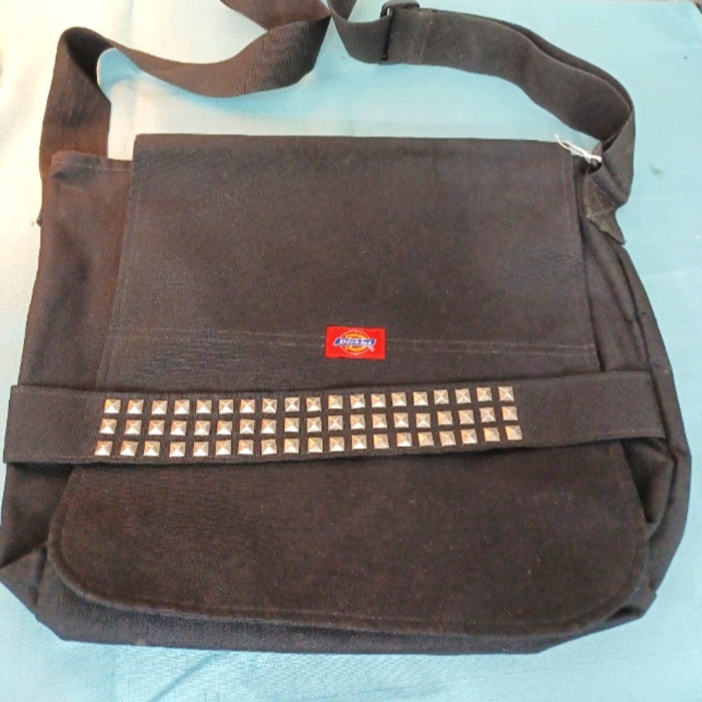 NEW W/O TAGS CANVAS MESSENGER BAG